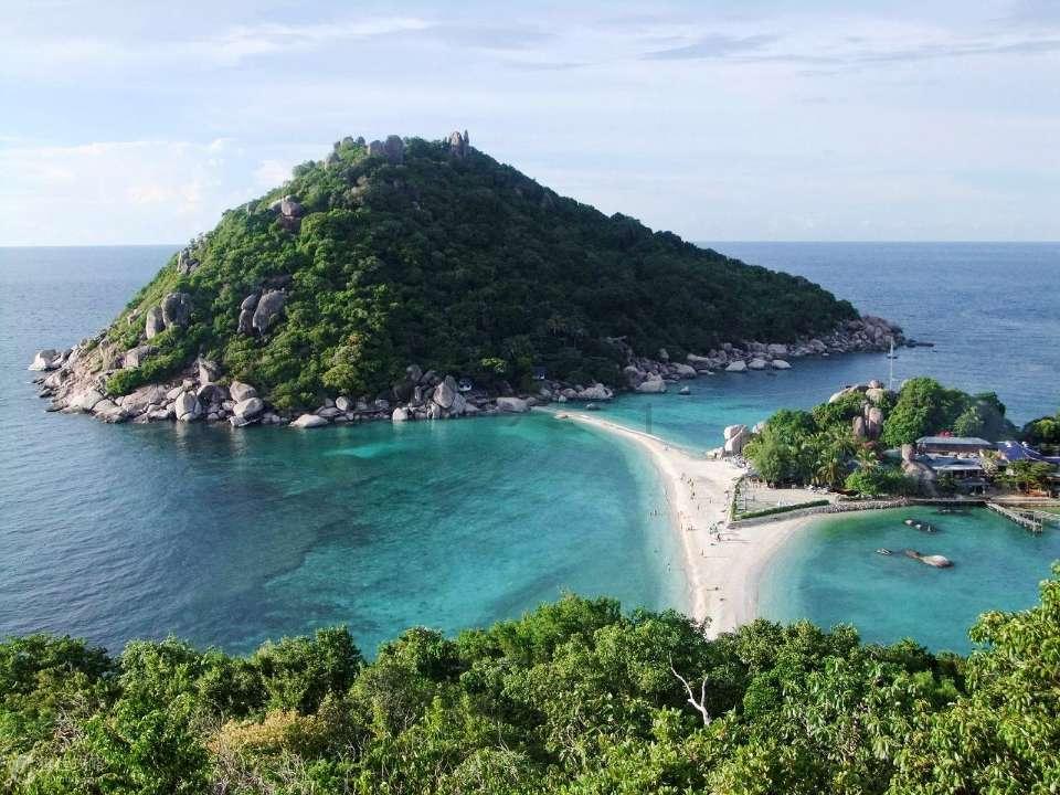 俄罗斯外长举行年度记者会 就国际热点问题发表看法